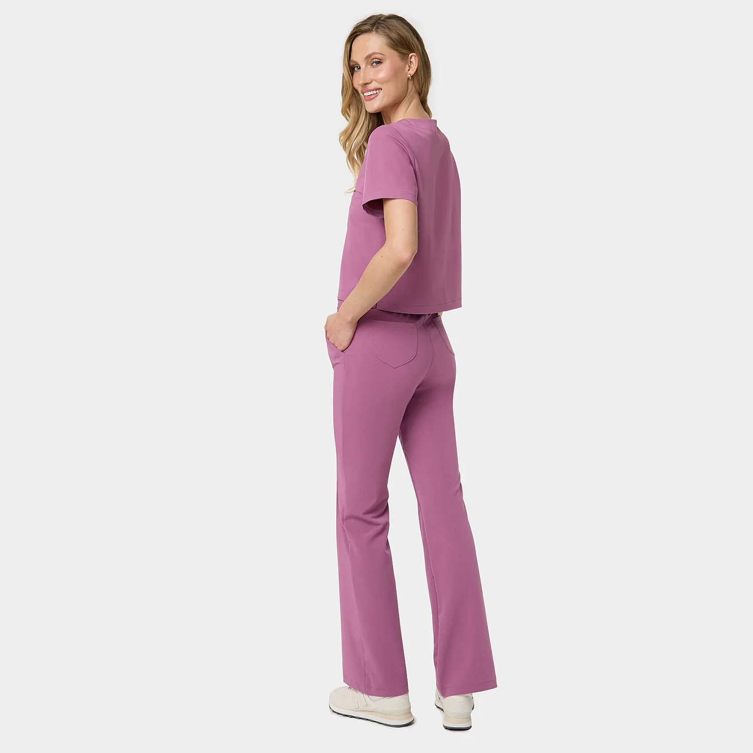Bluza medyczna damska GAJA - BERRY CRUSH - Image 8