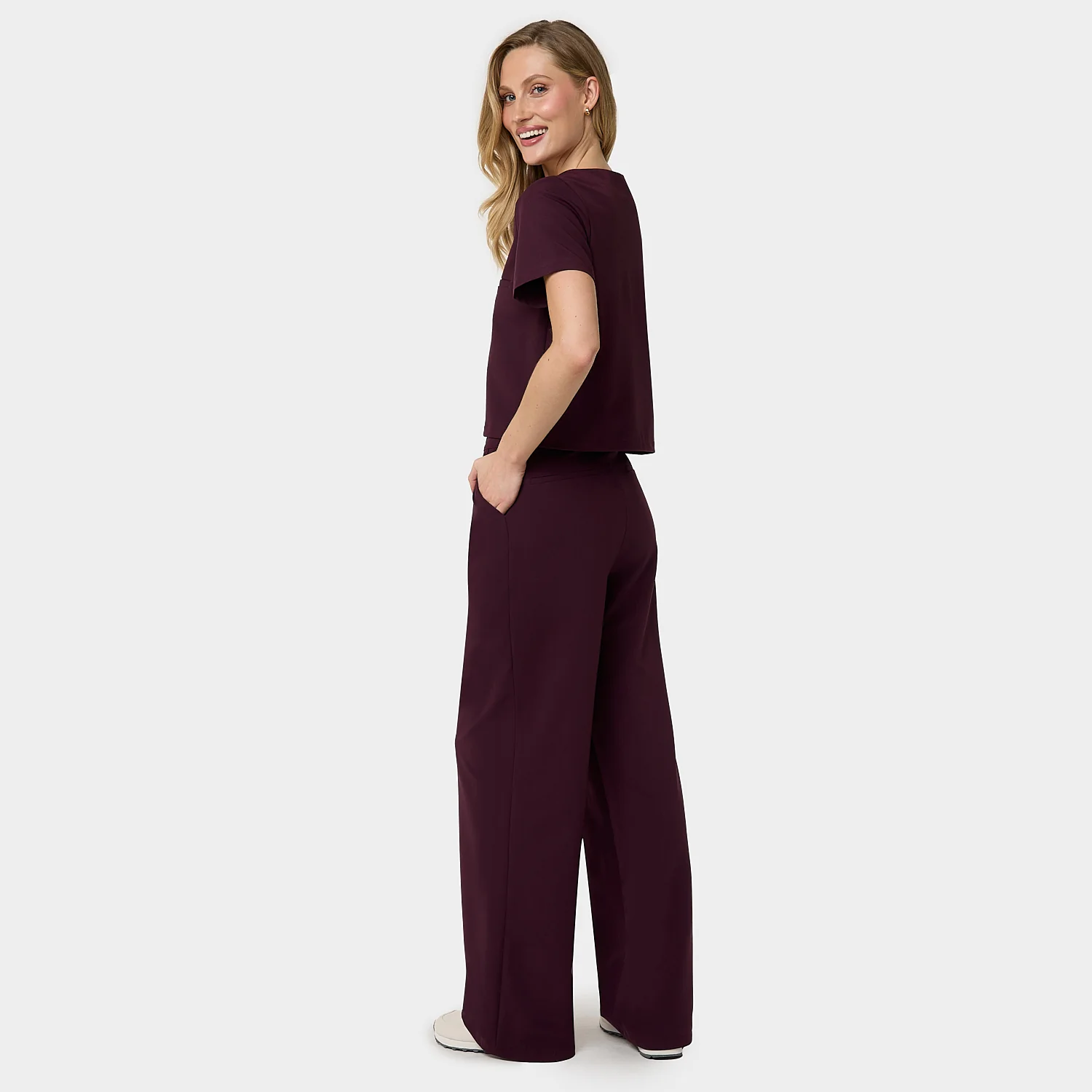 Bluza medyczna damska GAJA - BURGUNDY - Image 5