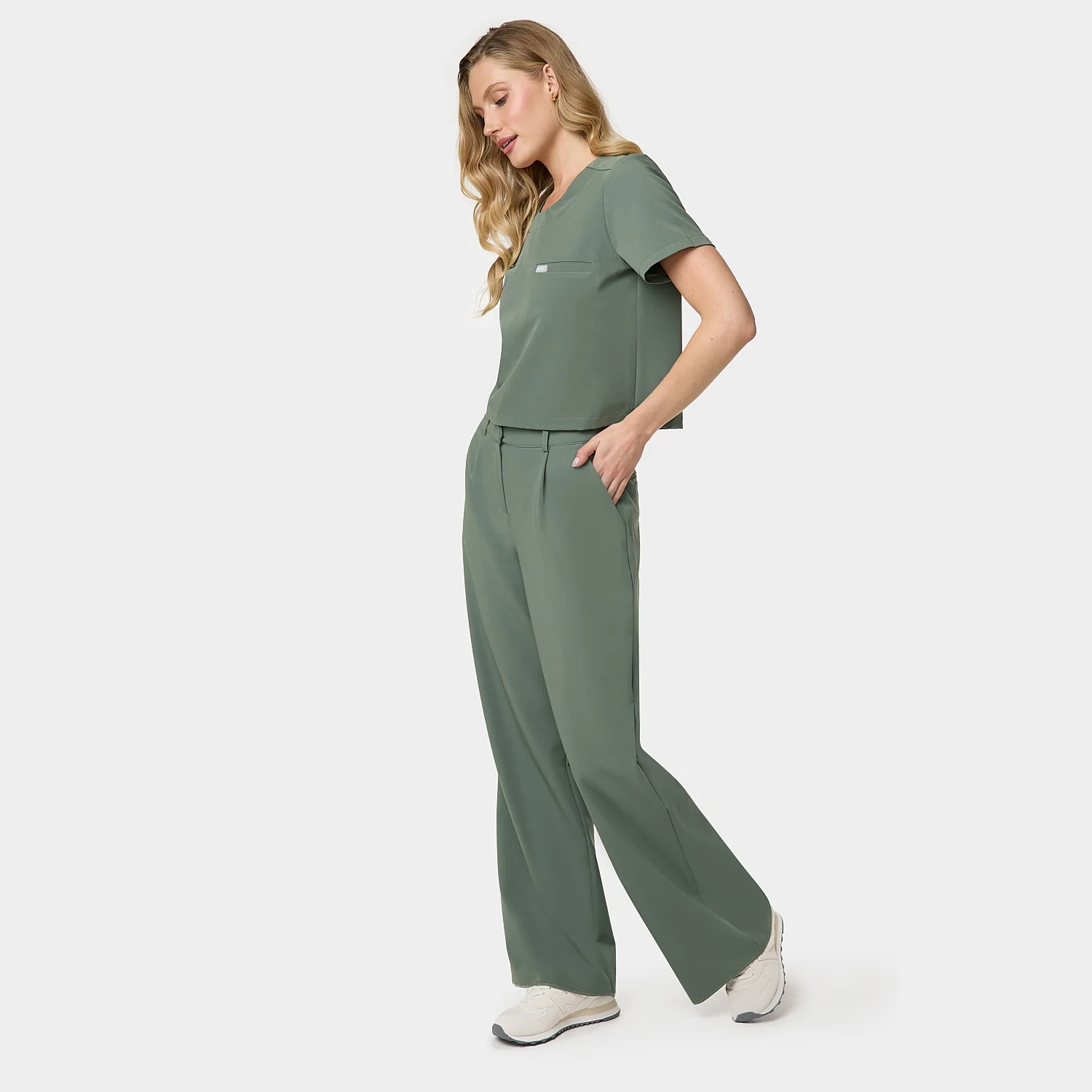 Bluza medyczna damska GAJA - EUCALYPTUS GREEN - Image 3
