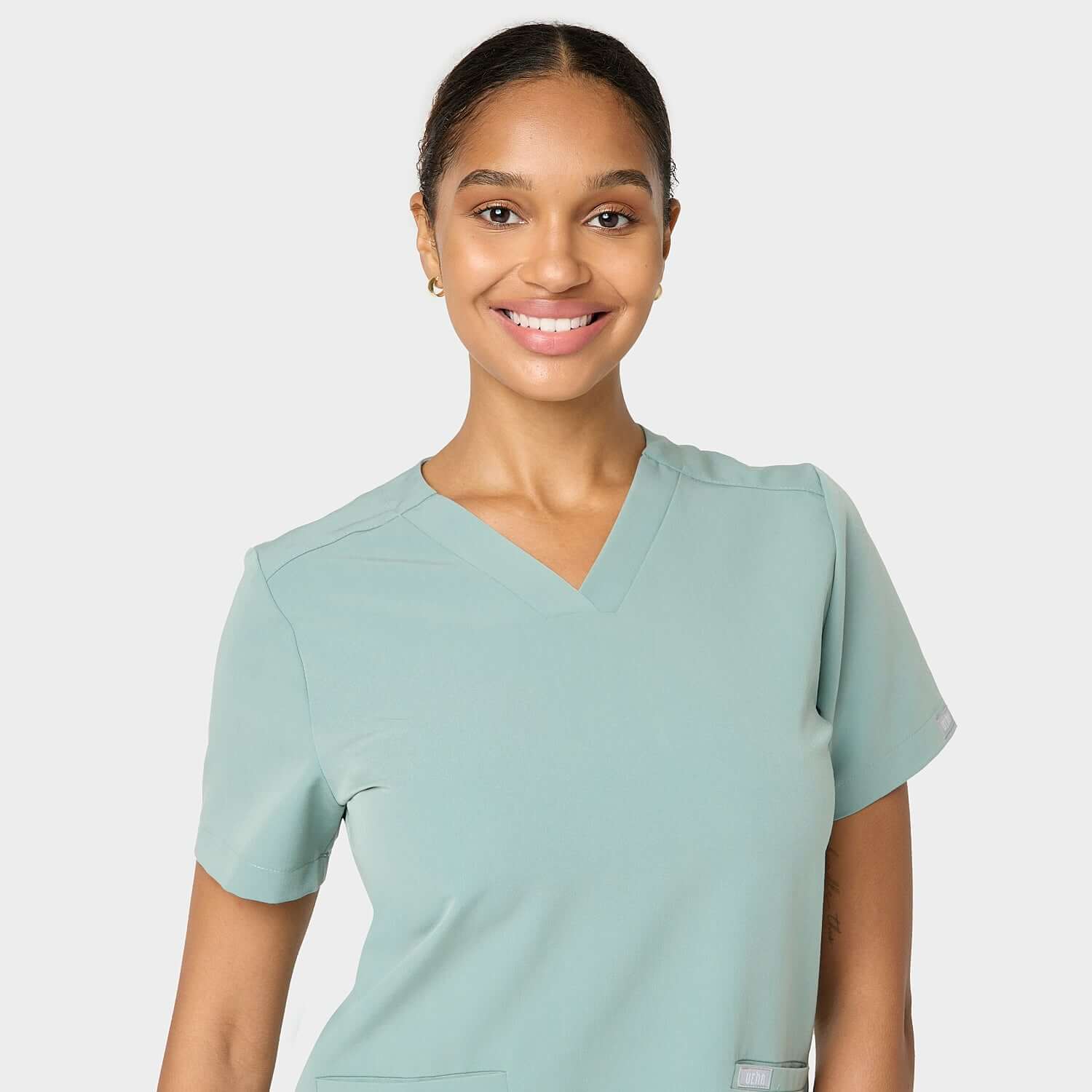 Bluza medyczna EMILY scrubs - SAGE GREEN - Image 3