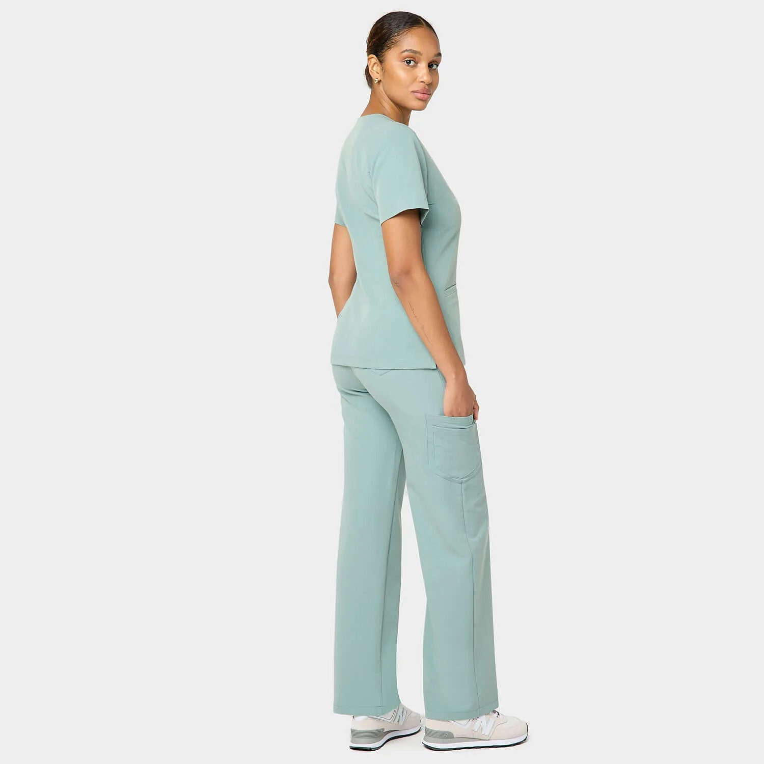 Bluza medyczna EMILY scrubs - SAGE GREEN - Image 5