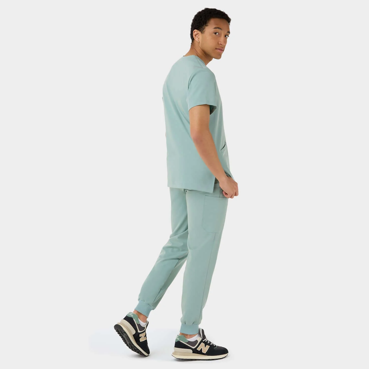 Bluza medyczna męska LOGAN - SAGE GREEN - Image 4