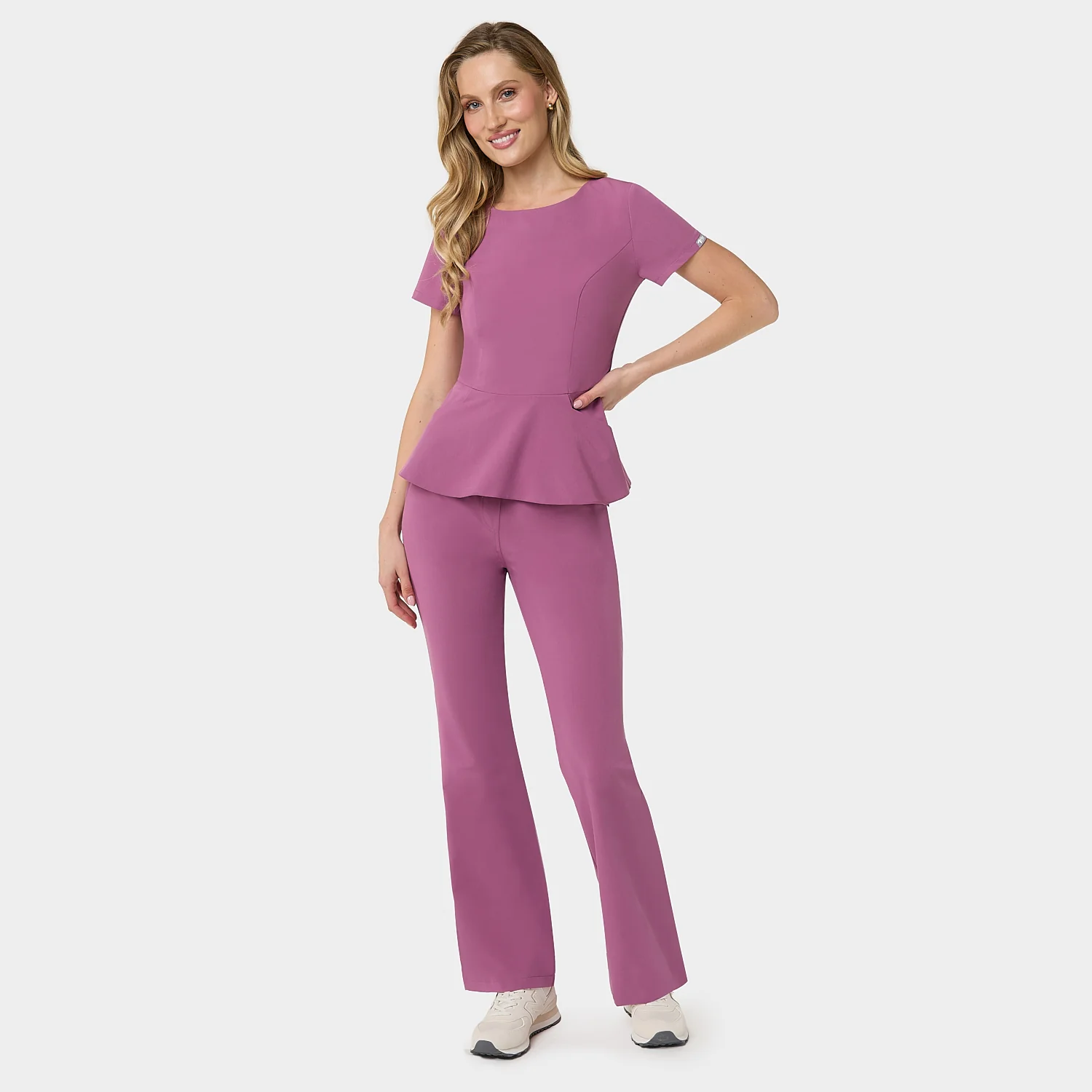 Bluza medyczna z baskinką KIM - BERRY CRUSH - Image 3