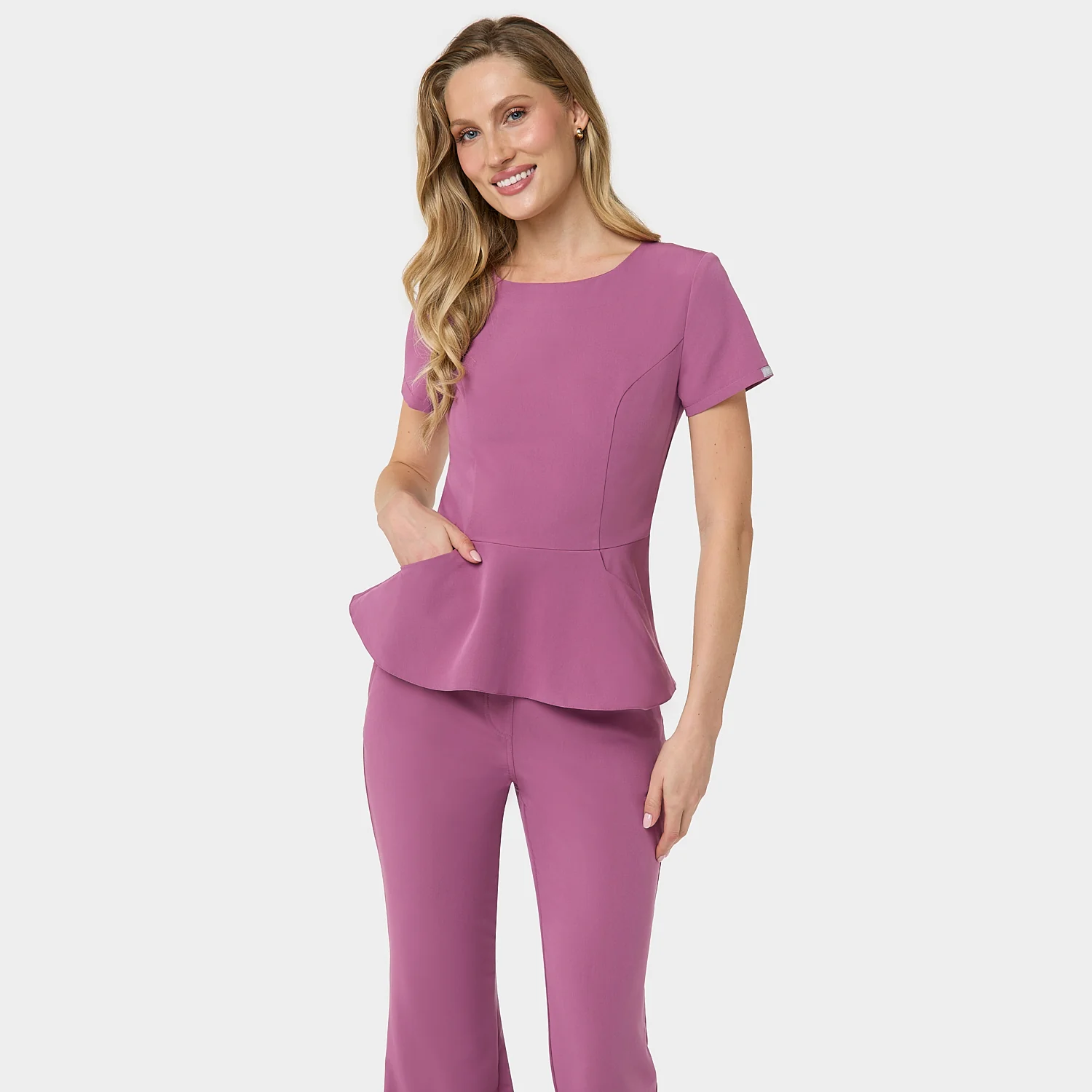 Bluza medyczna z baskinką KIM - BERRY CRUSH - Image 4