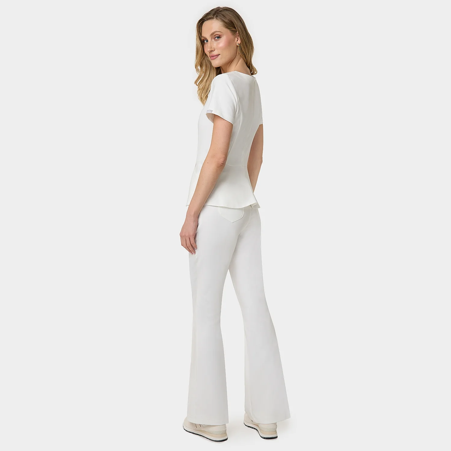 Bluza medyczna z baskinką KIM - CREAM - Image 5