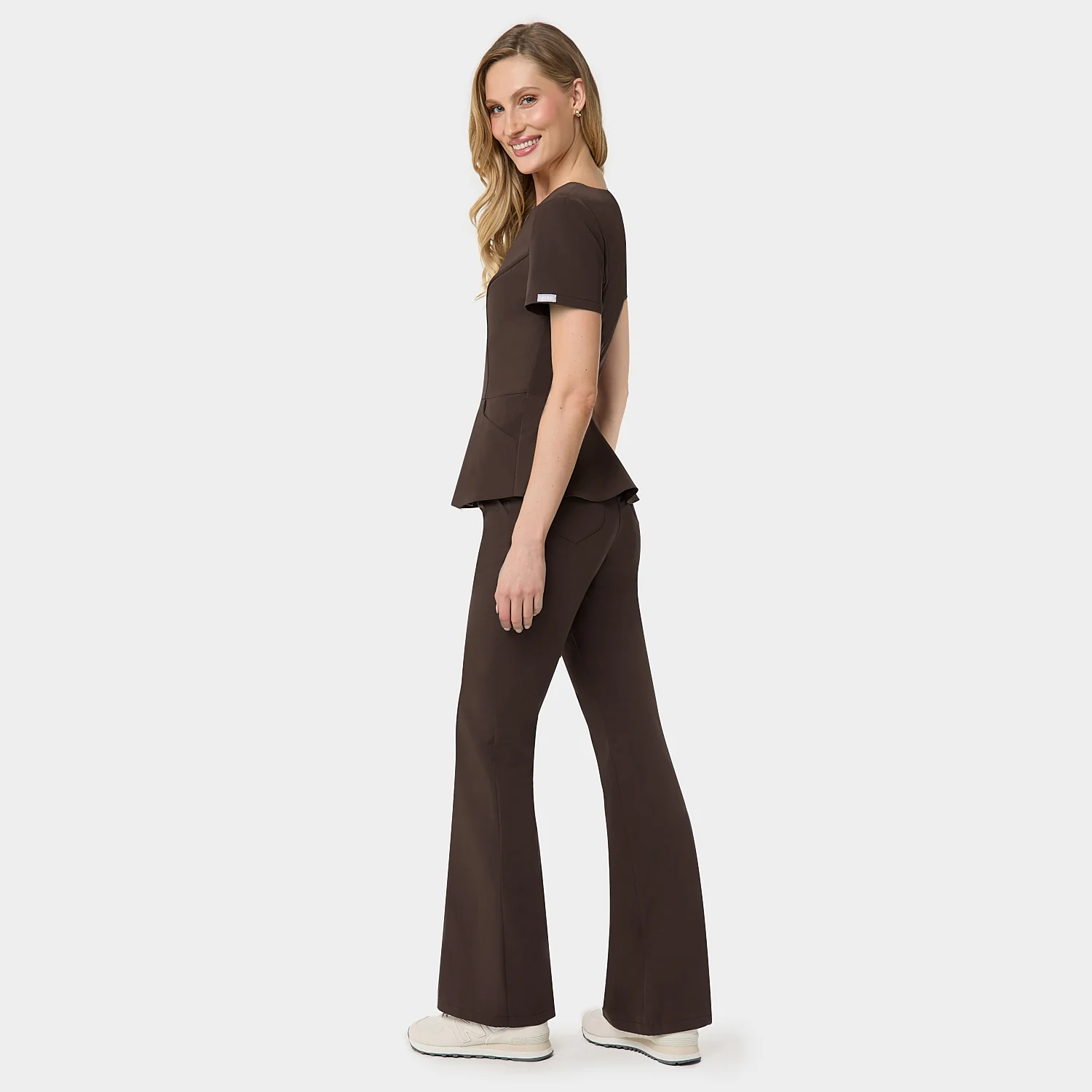 Bluza medyczna z baskinką KIM - DARK CHOCOLATE - Image 5