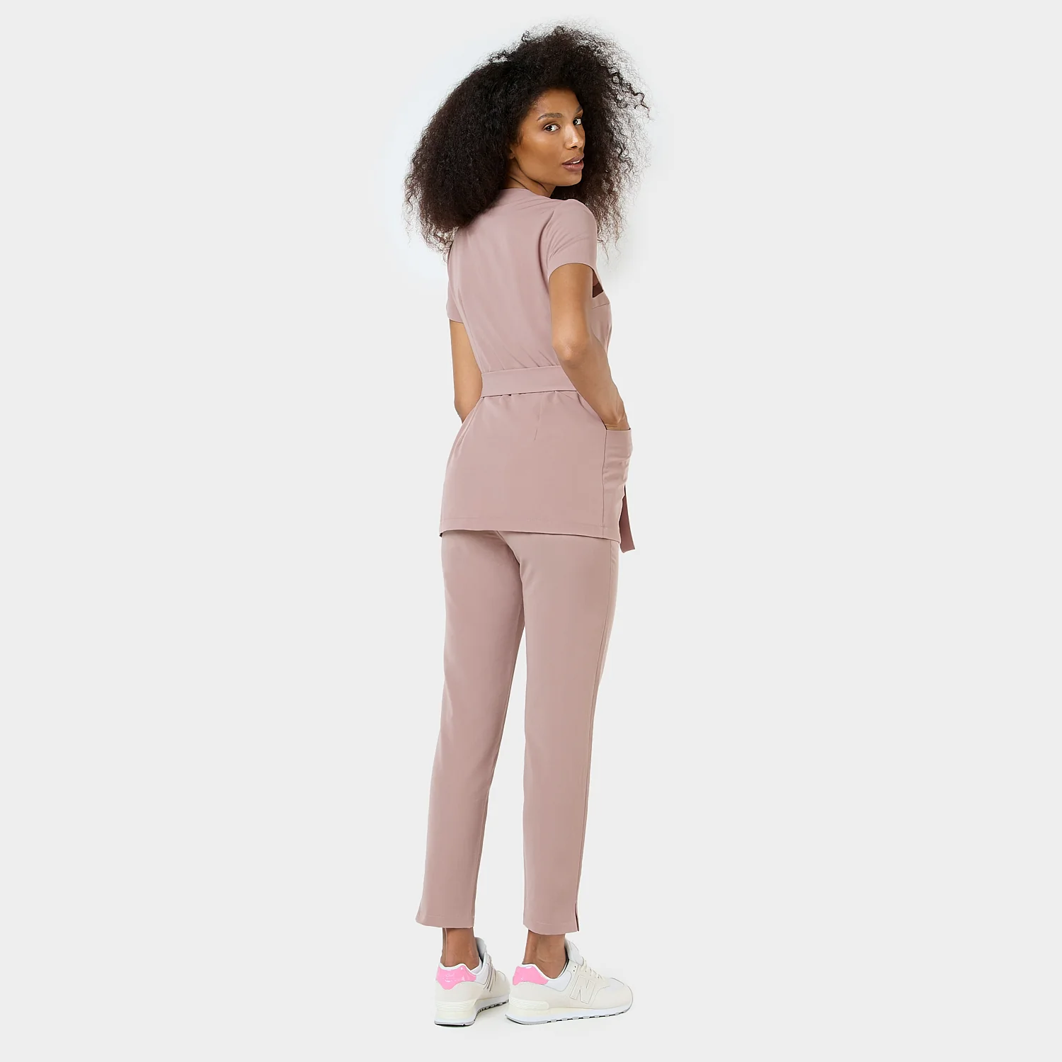 Fartuszek medyczny wiązany SOPHIA - DUSTY PINK - Image 6