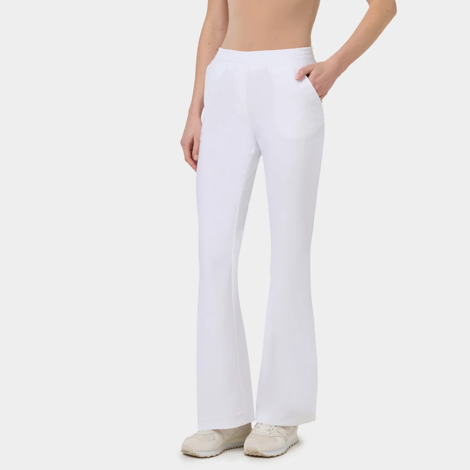 Spodnie medyczne damskie flare WHITE - Image 2