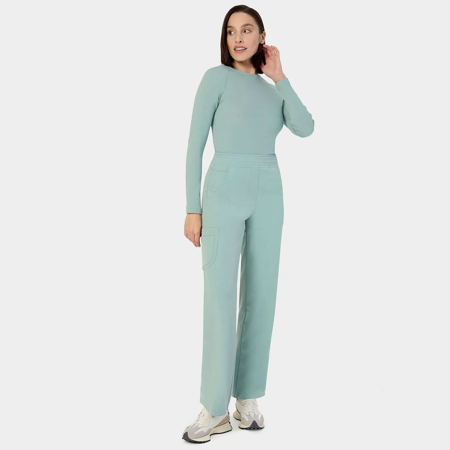 Spodnie medyczne damskie szerokie - SAGE GREEN - Image 2