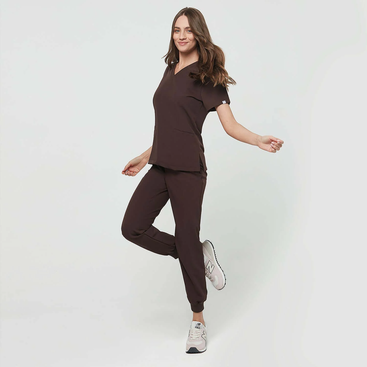 Spodnie medyczne joggery - DARK CHOCOLATE - Image 2