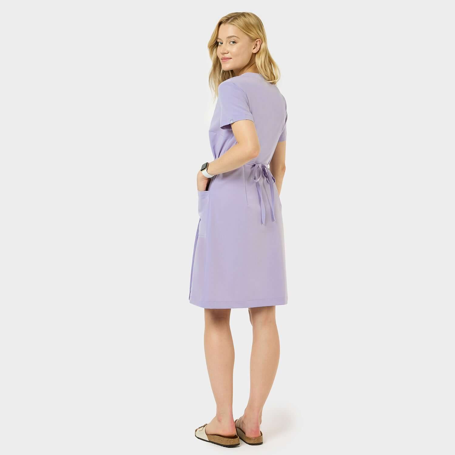 Sukienka medyczna KATE - SOFT LILAC - Image 4